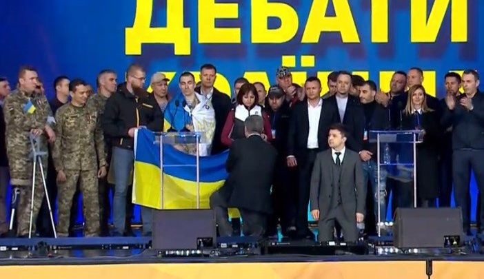 «Почему все достижения Украины вы приписали себе?»: Зеленский и Порошенко провели дебаты