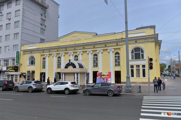 Почти полгода кинотеатр стоит закрытым Почти полгода кинотеатр стоит закрытым