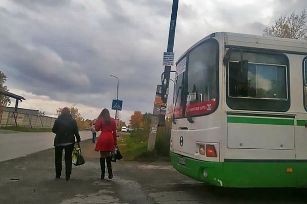 В автобус мальчик вошёл с шаурмой в руках, а на просьбу расплатиться — начал оскорблять кондуктора В автобус мальчик вошёл с шаурмой в руках, а на просьбу расплатиться — начал оскорблять кондуктора