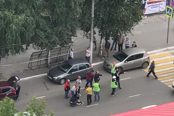 Горожане отмечают, что боятся этого пешеходного перехода Горожане отмечают, что боятся этого пешеходного перехода 