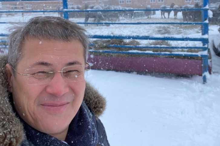 Глава Башкирии считает, что жителям Башкирии стоит научиться добывать еду из-под снега