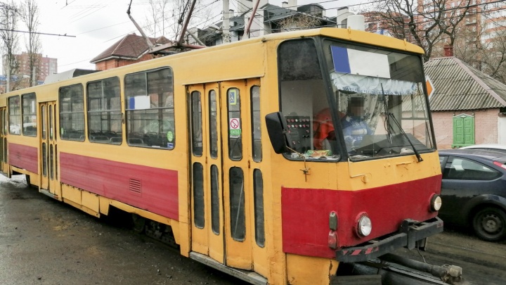 В Новочеркасске после затянувшегося ремонта пустили первый трамвай