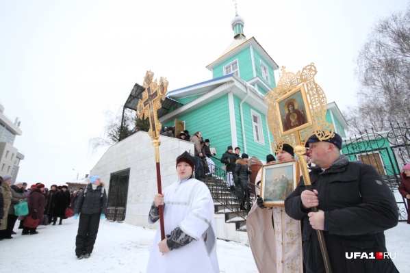 В Сергиевской церкви проходят богослужения и все главные церковные события В Сергиевской церкви проходят богослужения и все главные церковные события