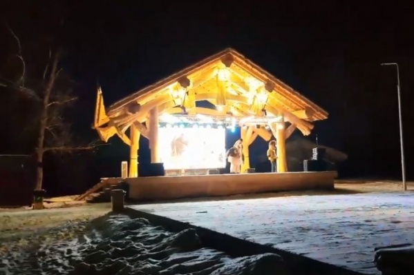 В парке Универсиады пустынно, несмотря на старания аниматоров В парке Универсиады пустынно, несмотря на старания аниматоров