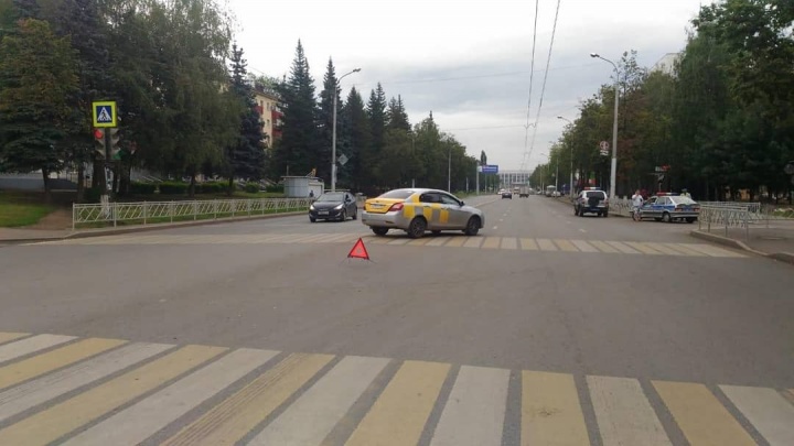 «Не заметил из-за стойки»: на улице Первомайской в Уфе водитель наехал на женщину