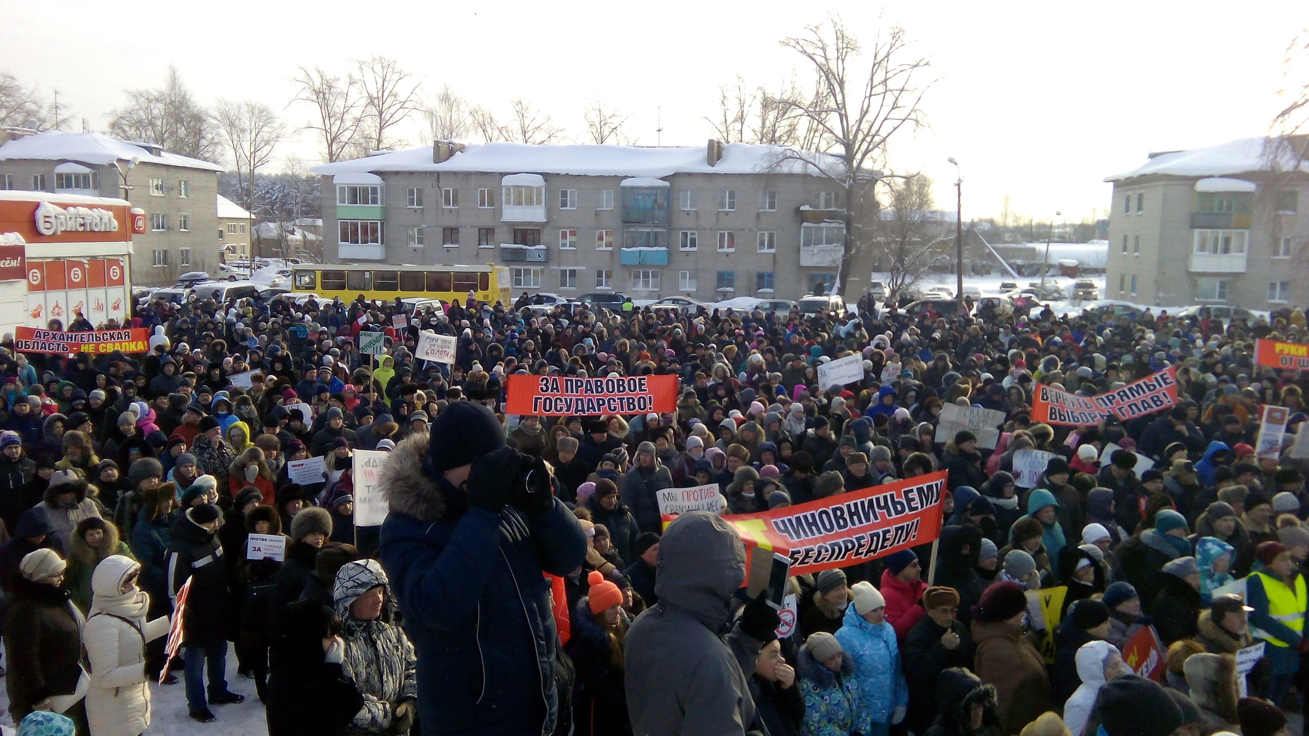 Митинг в Котласе начался в 11 часов Митинг в Котласе начался в 11 часов