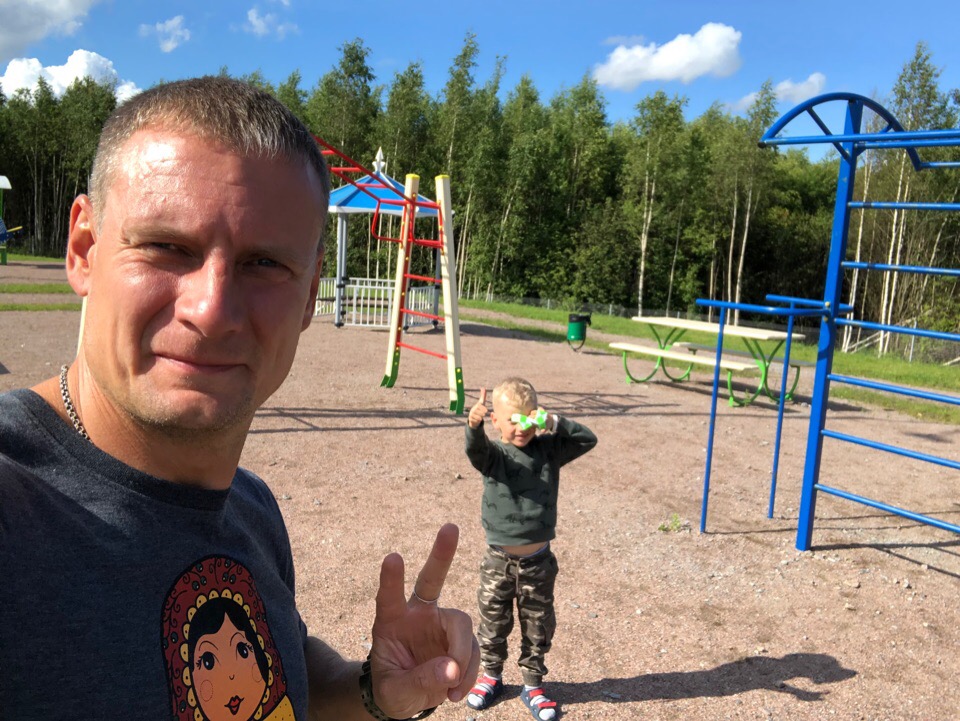 Не просто место для отдыха автомобилистов, а настоящий спортзал под открытым небом в Ленинградской области. Как вам? Не просто место для отдыха автомобилистов, а настоящий спортзал под открытым небом в Ленинградской области. Как вам?
