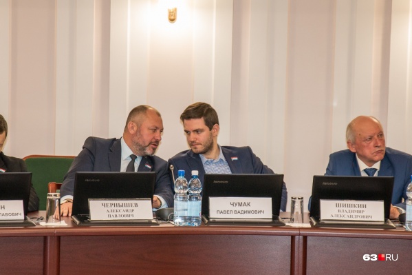 Проблему повышения стоимости проезда поднял Павел Чумак (в центре) Проблему повышения стоимости проезда поднял Павел Чумак (в центре)