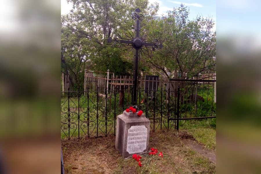Кладбище красноярска найти могилу. Могила Гапона Северное кладбище. Поп Гапон могила. Захоронение Пикока в Троицком кладбище.