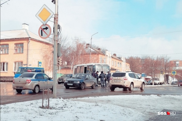 Полицейские очень быстро скрутили Сергея Бондаренко и увезли в отделение Полицейские очень быстро скрутили Сергея Бондаренко и увезли в отделение