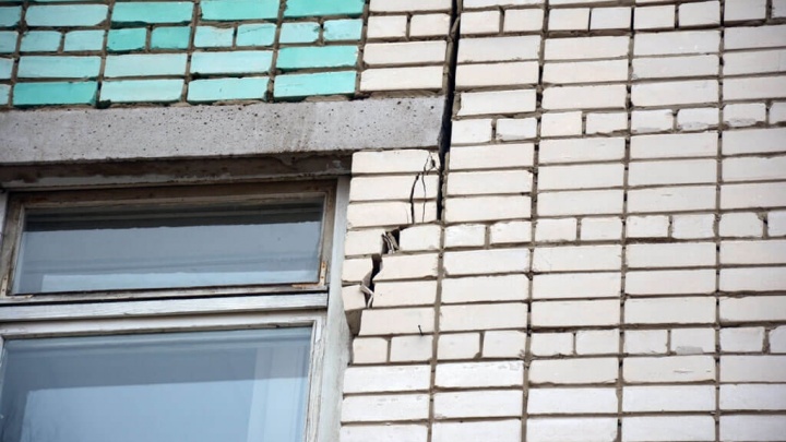 В Дзержинске закрыли школу № 35, которая пошла трещинами