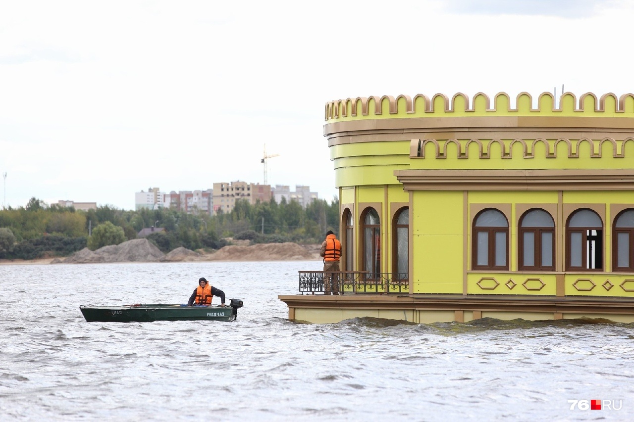 Началась проверка: одна версия, почему затонул ресторан-дебаркадер в Ярославле