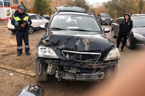 Автомобиль девушки оказался серьезно поврежден Автомобиль девушки оказался серьезно поврежден