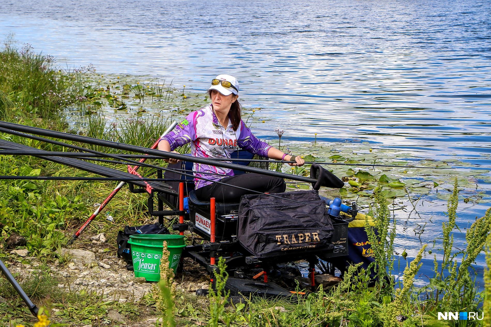 Рыбалка по-женски: российские спортсменки приехали в Нижний Новгород за самой большой рыбкой