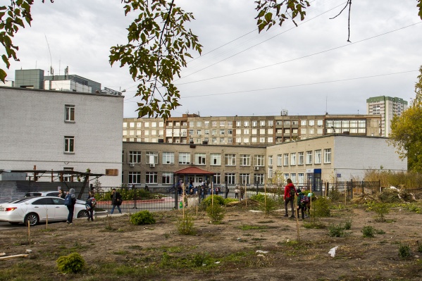 В администрации лицея рассказали, что в этом учебном году в первую смену ходят всего на два класса больше, чем в прошлом В администрации лицея рассказали, что в этом учебном году в первую смену ходят всего на два класса больше, чем в прошлом