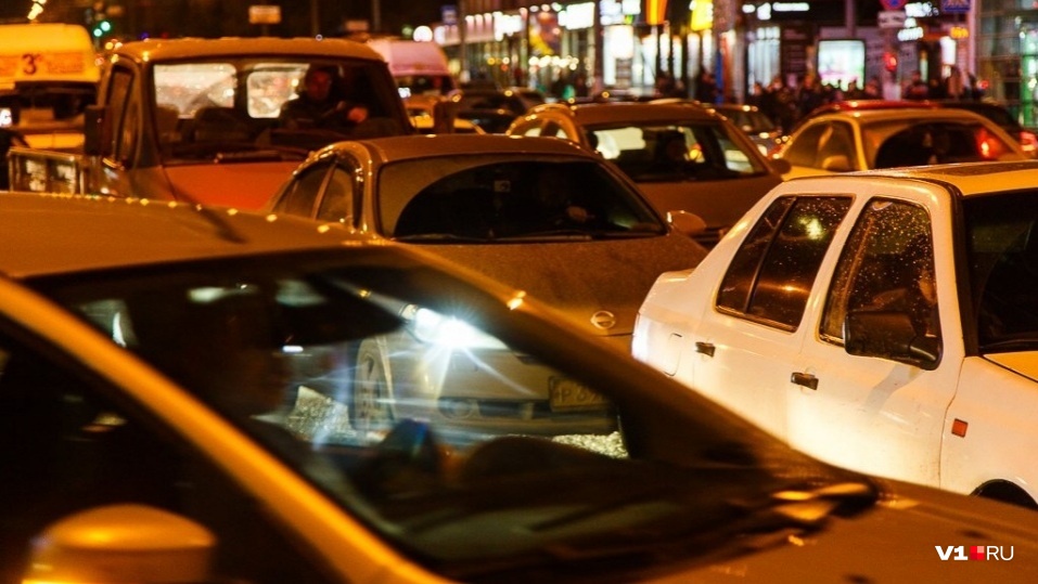 «Уже бомжей возим»: провалившаяся в Волгограде забастовка таксистов ведет к всероссийской