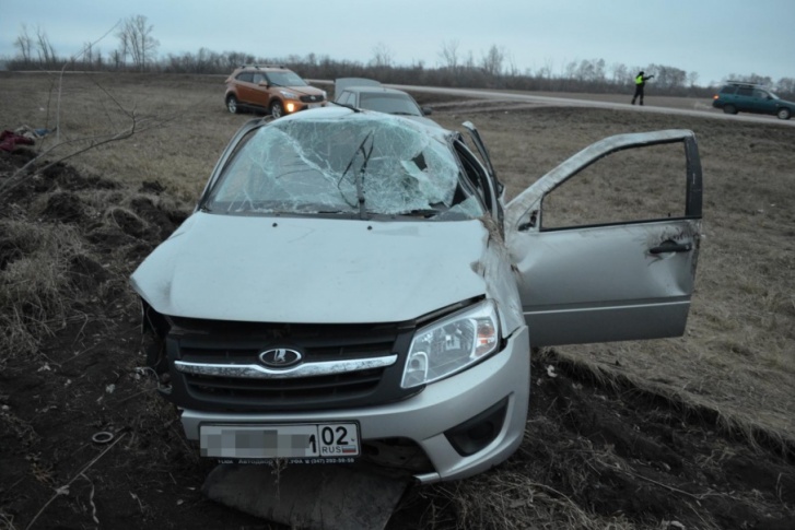 Трое пассажиров Lada погибли, водитель выжил Трое пассажиров Lada погибли, водитель выжил