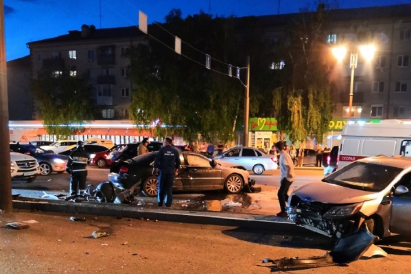 Audi врезалась в заднюю пассажирскую дверь KIA Audi врезалась в заднюю пассажирскую дверь KIA