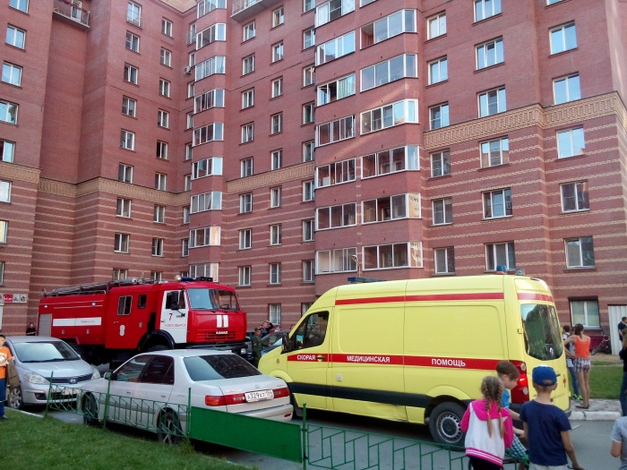 Соседи почуяли запах дыма и вызвали пожарных Соседи почуяли запах дыма и вызвали пожарных