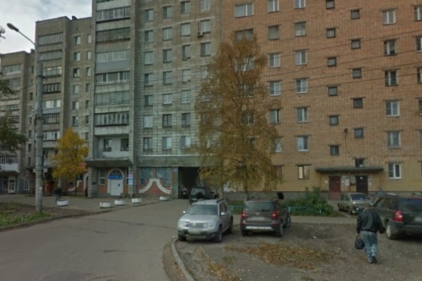 Тело обнаружили вчера поздно вечером — сразу к месту приехала полиция, а позже — реанимация Тело обнаружили вчера поздно вечером — сразу к месту приехала полиция, а позже — реанимация