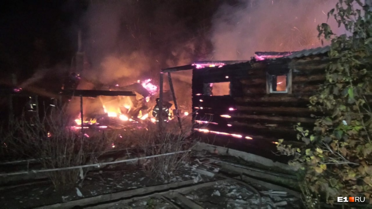 Люди уверены, что дома подожгли Люди уверены, что дома подожгли