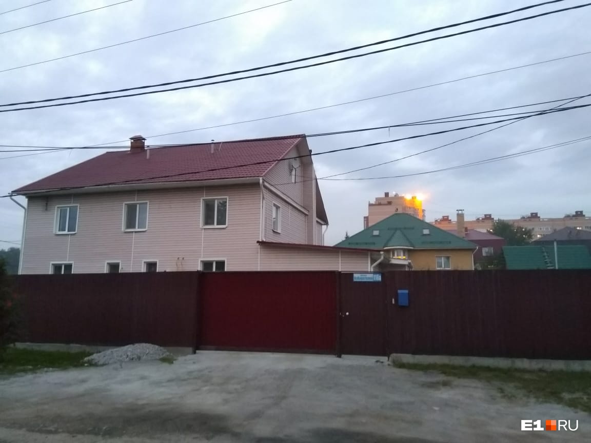Дома построили недавно, но их хотят снести Дома построили недавно, но их хотят снести