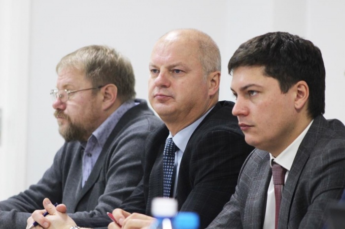 Сейчас Сергей Жиров (в центре) возглавляет управление промышленности мэрии Новосибирска Сейчас Сергей Жиров (в центре) возглавляет управление промышленности мэрии Новосибирска