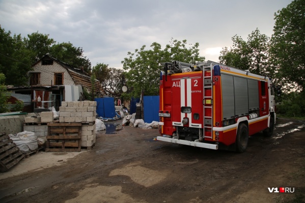 Пожарные и МЧС организовали дежурство Пожарные и МЧС организовали дежурство
