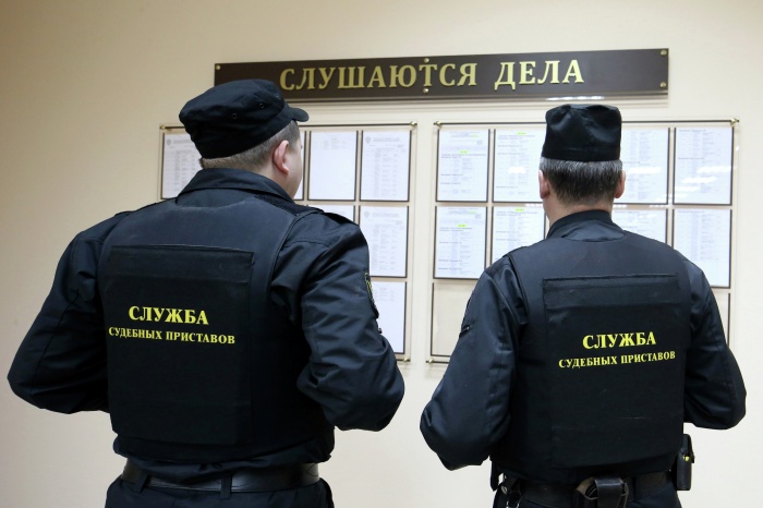 Спектакль перед судебным приставом закончился для мужчины судом Спектакль перед судебным приставом закончился для мужчины судом