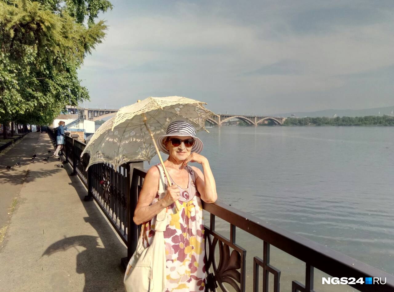 Бассейн, пляж... Нет! Вот оно, средство спасения от палящего солнца — кружевной зонт Бассейн, пляж... Нет! Вот оно, средство спасения от палящего солнца — кружевной зонт 