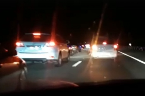 Из-за аварии возник небольшой затор Из-за аварии возник небольшой затор
