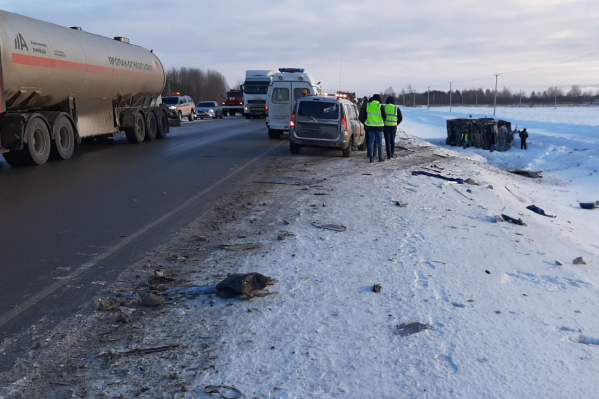 В рейсовом автобусе ехали 19 пассажиров В рейсовом автобусе ехали 19 пассажиров