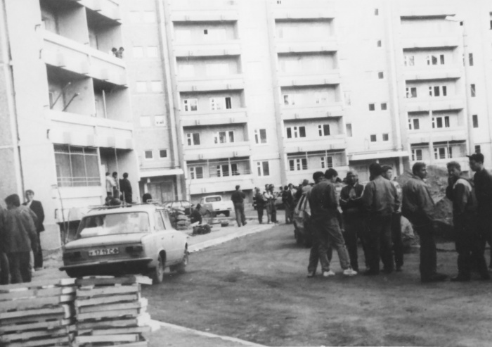 В момент захвата дома ещё не были подключены к коммуникациям В момент захвата дома ещё не были подключены к коммуникациям