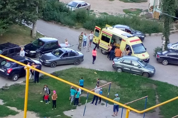Пострадавшего забрала в больницу бригада скорой помощи Пострадавшего забрала в больницу бригада скорой помощи