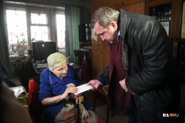 Маргарита Михайловна не хотела брать деньги, ей было стыдно, что она наделала шуму Маргарита Михайловна не хотела брать деньги, ей было стыдно, что она наделала шуму