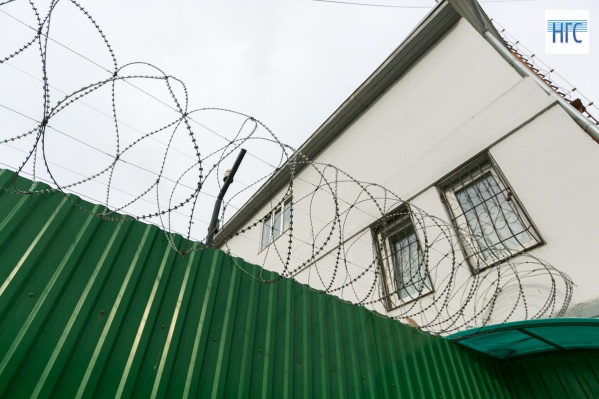 За хранение наркотиков пожилая женщина уже отсидела один срок За хранение наркотиков пожилая женщина уже отсидела один срок