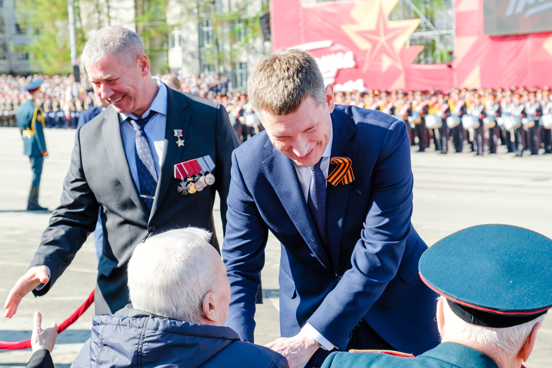 Перед стартом парада губернатор поприветствовал главных гостей Перед стартом парада губернатор поприветствовал главных гостей