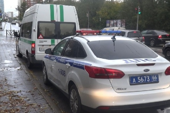 Сотрудники ГИБДД и приставы провели рейд в Екатеринбурге Сотрудники ГИБДД и приставы провели рейд в Екатеринбурге