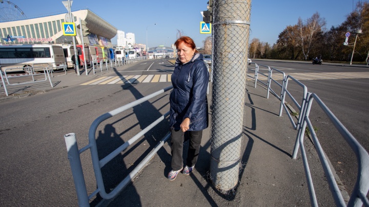 «Забористый» город: Челябинск оставили без тротуаров и превратили в полосу препятствий