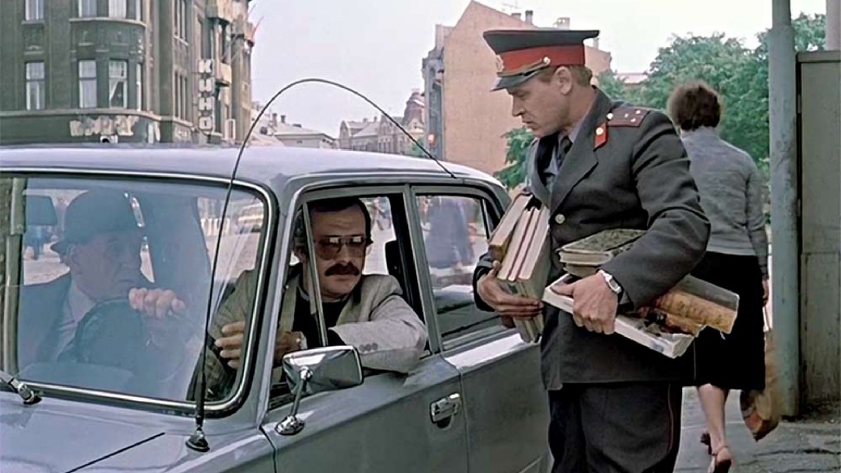 Советский фильм 1982 года «Инспектор ГАИ» рассказывает о...