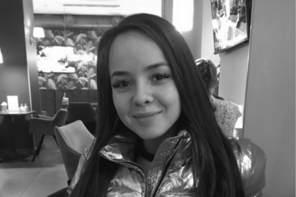 Юля заблудилась ночью в незнакомой местности Юля заблудилась ночью в незнакомой местности