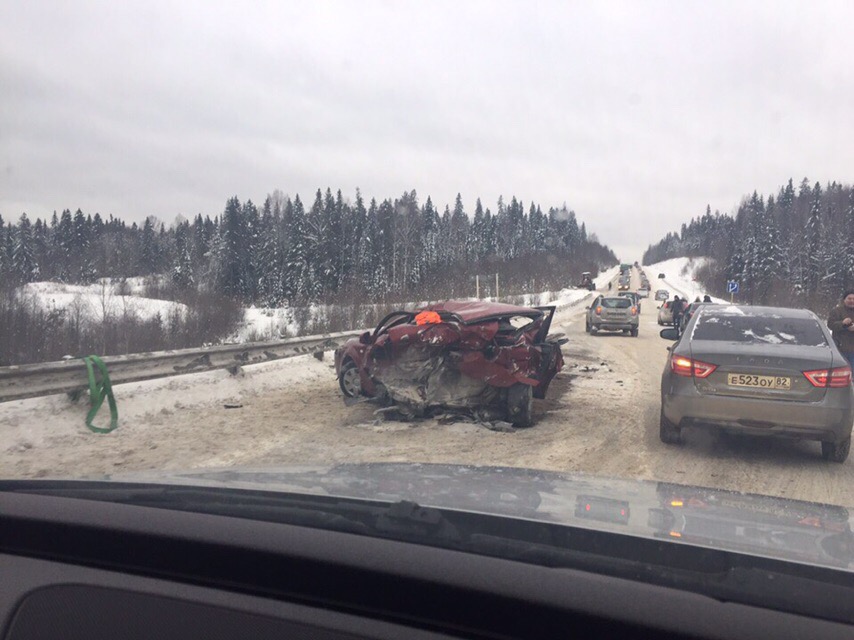 На трассе Пермь — Березники столкнулись Chevrolet и Subaru: пострадали три человека