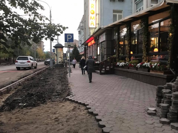 Убирают парковку на Мира Убирают парковку на Мира