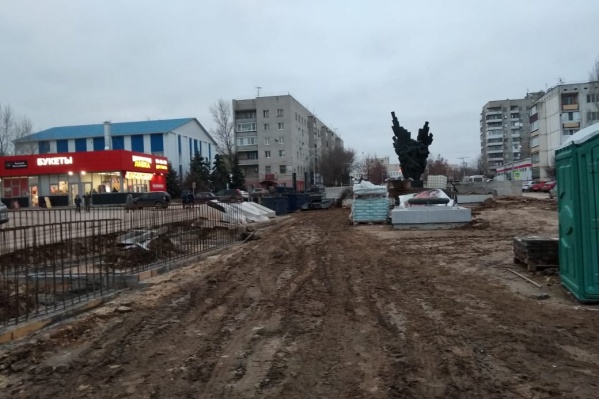 Центральная аллея в Городище сейчас больше похожа на стройплощадку Центральная аллея в Городище сейчас больше похожа на стройплощадку 