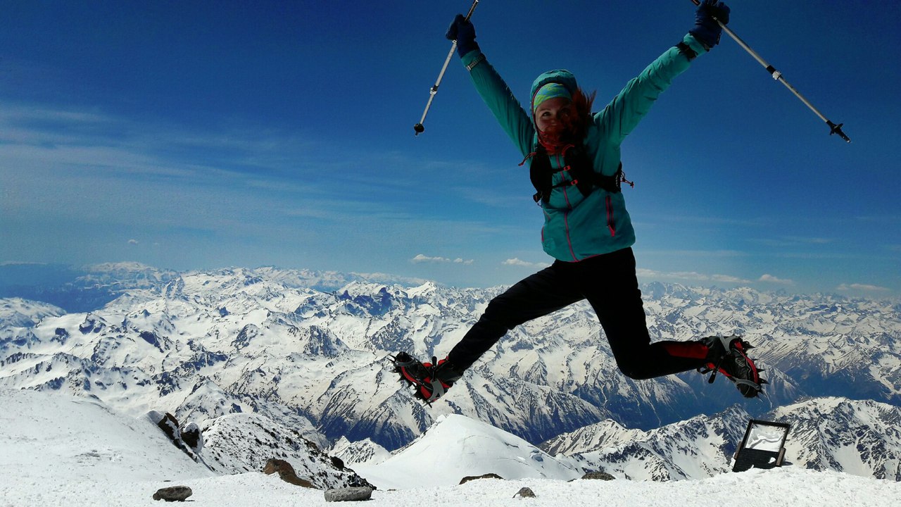 Елена Рухляда на западной вершине Эльбруса высотой 5642 метра
