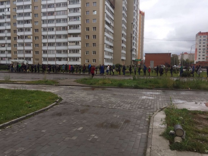 Очередь на маршрутку № 10 утром 12 сентября Очередь на маршрутку № 10 утром 12 сентября