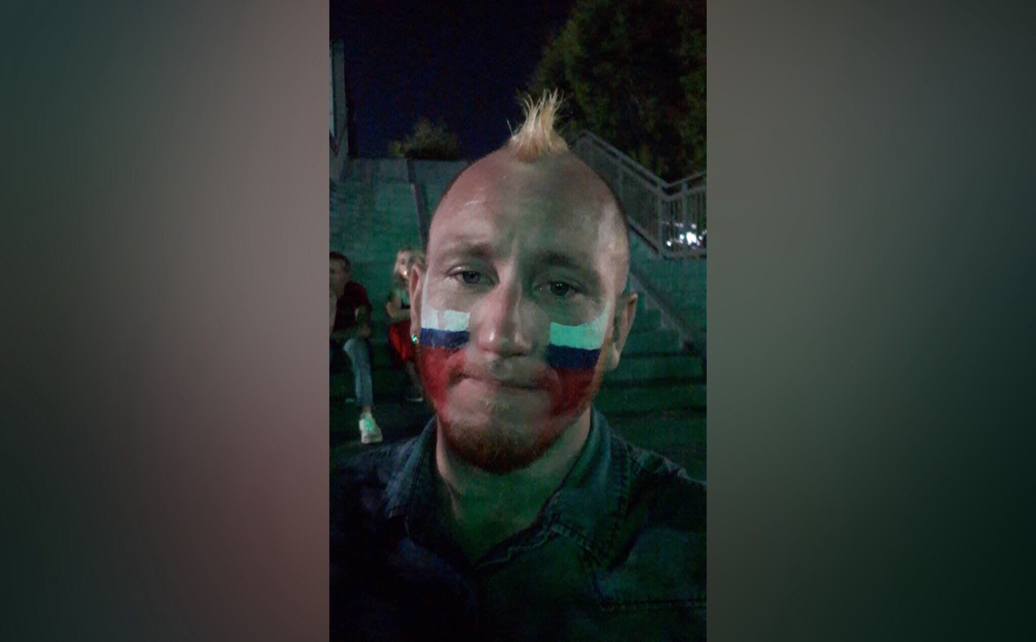Когда не любишь покупать всякие безделушки с фирменной символикой важного события, но быть со всеми на одной волне очень хочется Когда не любишь покупать всякие безделушки с фирменной символикой важного события, но быть со всеми на одной волне очень хочется