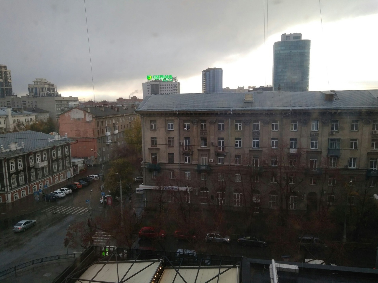 В 17:00 на улице Ленина снова начался снег В 17:00 на улице Ленина снова начался снег