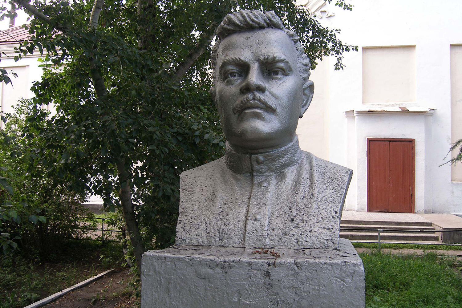 Памятник Михаилу Венгерову, поставленный односельчанами Памятник Михаилу Венгерову, поставленный односельчанами