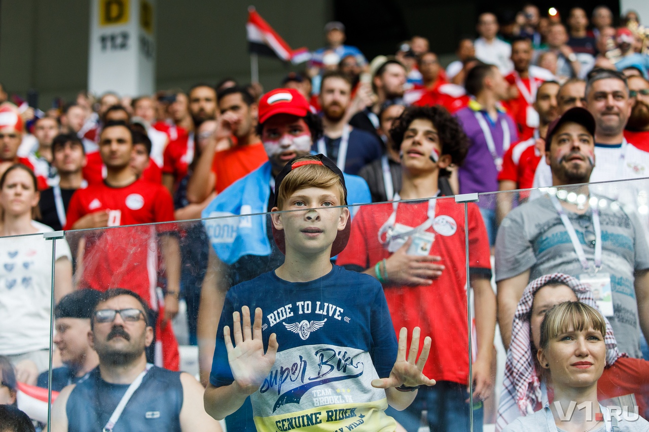 Эмоции матча: интернационал болельщиков на «Волгоград Арене»